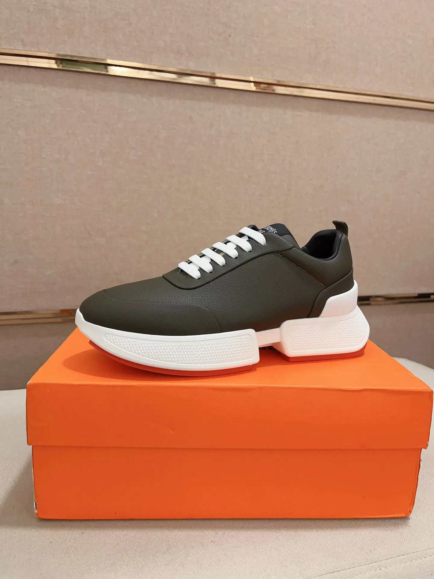 Men's clothing and shoes💰: 442💰《HERMES》【Classic original single version】Hermès; top 🔝purchase agent🔍🔍men's latest 🇺🇸 counter sales simultaneously, imported from Italy original ▲▲cowhide ▲▲ (high-end, nobility, class) ) Exquisite workmanship (Italian 🇮🇹 imported water-dyed 🐂 cowhide lining) sole: original sole provided by the original factory, ⚠️exclusive double-layer activity·TPR·rubber·combined molded outsole; super comfortable·wear-resistant·non-slip·environmental protection The real thing is more beautiful if you take the real thing (high quality, follow the order). You can enter and exit the counter at will * Number of yards: 38-44 (45 can be customized and cannot be returned or exchanged)